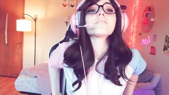 lanabee xo onlyfans incredible bitch shows off her delicious ass.