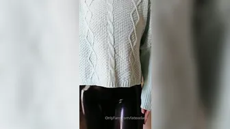 latexx lara onlyfans crazy queen gently pulls the vagina