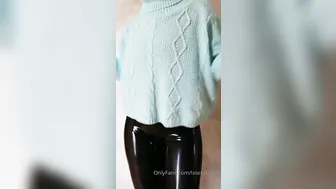 latexx lara onlyfans crazy queen gently pulls the vagina