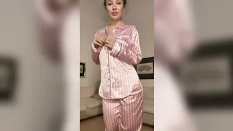 sweetiem onlyfans manyvids cute brown-haired woman performs double fuck