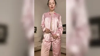 sweetiem onlyfans manyvids cute brown-haired woman performs double fuck