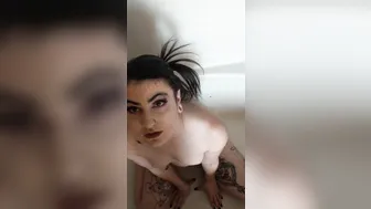 lydia black onlyfans smeared her incredibly hot body with oil