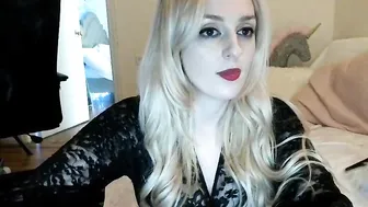 kweenflaxi myfreecams appetizing wench rides sex toy