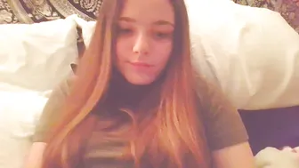 besseeee chaturbate dark skinned lady gently jerks her pussy