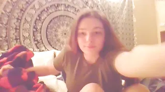 besseeee chaturbate dark skinned lady gently jerks her pussy