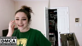 besseeee chaturbate incendiary slut pulls his cap with his fingers