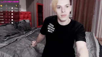 cuckold_couple_ chaturbate crazy doll caresses pussy and tits