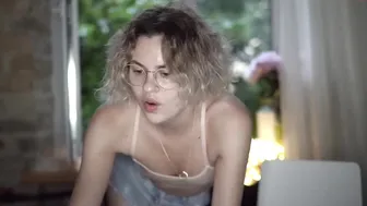 shy_infinity88 chaturbate nude chick posing on the couch