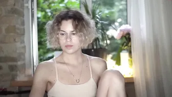 shy_infinity88 chaturbate nude chick posing on the couch