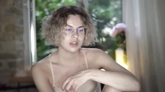 shy_infinity88 chaturbate nude chick posing on the couch