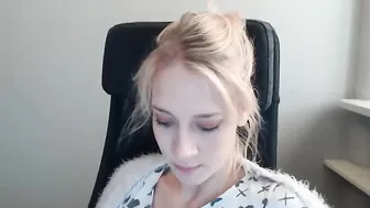 kimidrew chaturbate the bitch paid the courier for the pizza