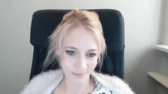 kimidrew chaturbate the bitch paid the courier for the pizza