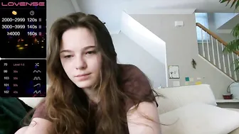 besseeee chaturbate gently pushes the toy in her pussy