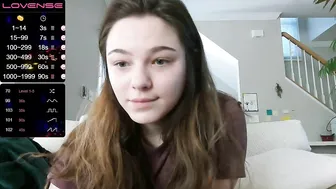 besseeee chaturbate gently pushes the toy in her pussy