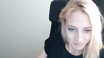 kimidrew chaturbate domestic doll will set you free with light striptease