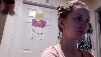 thekitkatkitten chaturbate busty woman chatting in chat