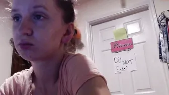 thekitkatkitten chaturbate graceful devil with her palm rubs her vagina