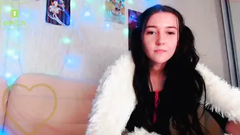 bella__coy chaturbate young beauty fucks phallus
