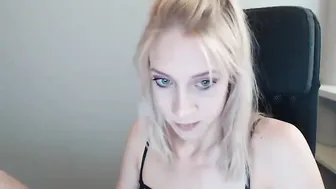 kimidrew chaturbate busty babe masturbates shaved cunt