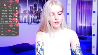 vi_reis chaturbate sexy doll gives her elastic ass