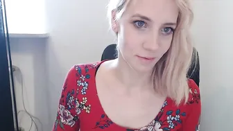 kimidrew chaturbate wonderful mother pulls the cap with her fingers