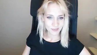 kimidrew chaturbate pretty bitch strips down to her panties