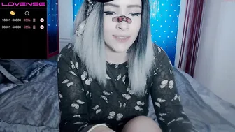 cuckold_couple_ chaturbate awesome brown girl in white stockings tickles her cap delicately