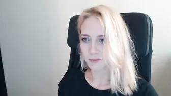 kimidrew chaturbate charming bitch spreads her legs