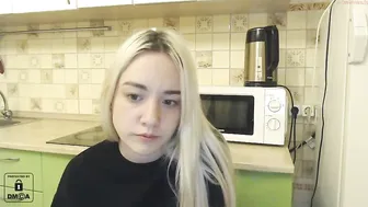 wunvmw chaturbate busty woman posing in panties
