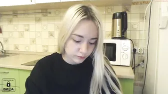 wunvmw chaturbate busty woman posing in panties