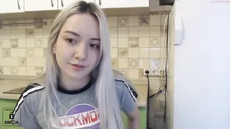 wunvmw chaturbate beautiful slut exposes big tits