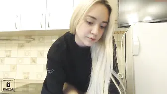 wunvmw chaturbate gorgeous confused fingering both holes