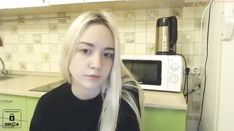 wunvmw chaturbate gorgeous confused fingering both holes