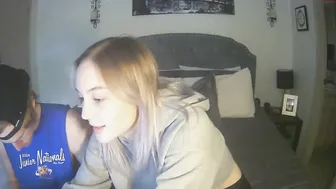 xxyungloverzxx chaturbate showing off her young body