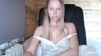 i_want__you_ chaturbate chic shows shaved holes