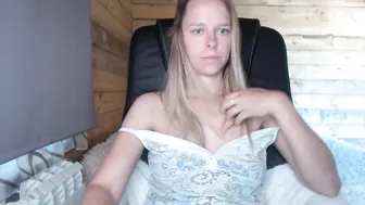 i_want__you_ chaturbate chic shows shaved holes