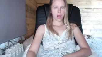 i_want__you_ chaturbate chic shows shaved holes