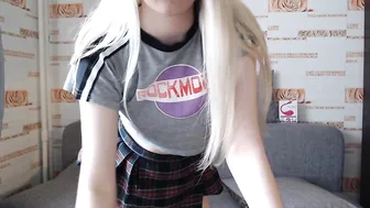 wunvmw chaturbate blonde chick relish fucks the cap