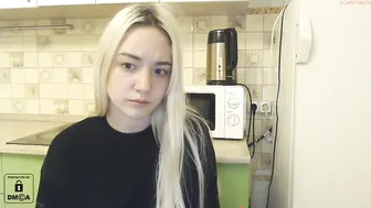 wunvmw chaturbate tearing her tender pussy