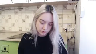 wunvmw chaturbate beautiful maid masturbating cunt