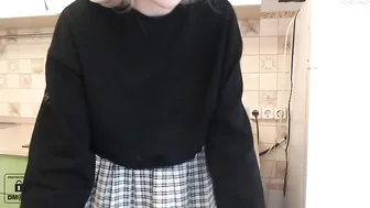wunvmw chaturbate beautiful maid masturbating cunt