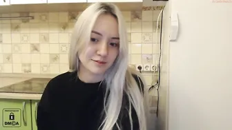 wunvmw chaturbate hot harlot fingering vibrator