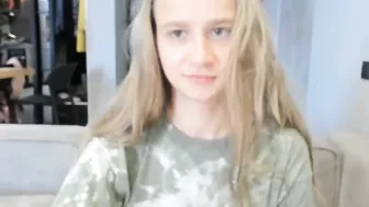 nancydrewxxx chaturbate dick shows off her shaved cunt