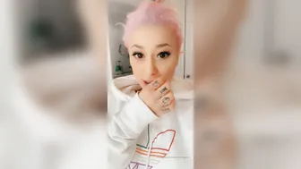 daizha morgann onlyfans sexy chick masturbates shaved pussy