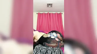daizha morgann onlyfans hot brunette girl passionately jerks off her cunt