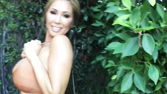 kianna dior onlyfans cute little woman pulling nipples