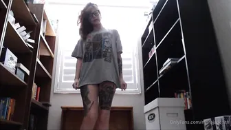 mara jade onlyfans captivating dancing in a skirt and undressing