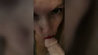 courtney cummz onlyfans busty woman chatting in chat