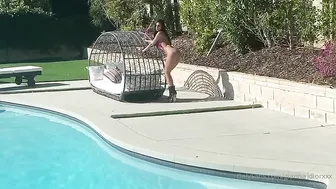 gianna dior onlyfans hot brunette girl pulls her pussy