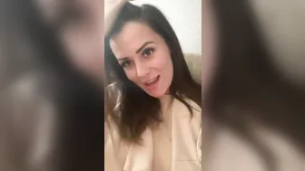 charlie rose onlyfans juicy bitch caresses the clitoris